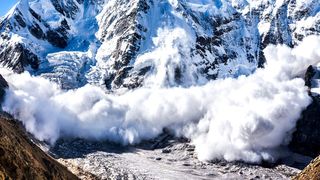 Pericol de avalanșă. ANM, noi avertizări meteo de vreme rea