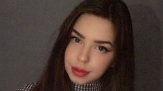 Giselle are 19 ani si si-a scos virginitatea la licitatie - A avut un soc cand a vazut cine a licitat 2,2 milioane de lire sterline pentru ea - E printre cei mai cunoscuti oameni din lume