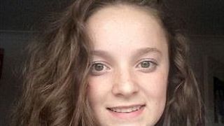 O fata de 15 ani a murit dupa ce a mancat mancare de la un restaurant indian