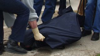 Detalii socante in cazul mortii mamei a trei copii din Suceava, gasita legata cu un cearsaf langa casa. Sotul ar fi cel care a ucis-o