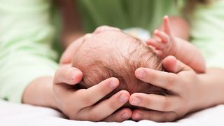 Un cuplu din Malaezia, retinut dupa ce a incercat sa-si vanda bebelusii pe internet