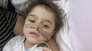 Ajutati-l pe Eric sa traiasca - Micutul are doi anisori si se lupta cu o boala rara - Parintii lui cer ajutorul oamenilor pentru a putea sa il trateze - Povestea lui te va impresiona