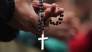 Un preot le-a oferit credinciosilor otrava de soboloani pentru a le demonstra ca sunt nemuritori - La cateva ore dupa, toti au murit