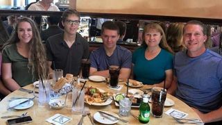 Un adolescent de 16 ani si-a impuscat intreaga familie, chiar in noaptea de Revelion