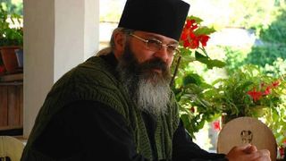 “Una e sa te trimita dracu la biserica, alta e sa te aduca ingerul pazitor”! Parintele Calistrat explica de ce e pacat sa te lasi pacalit de vrajitoare: “Diavolul a plecat de la ele pentru ca nici ritualuri nu stiu sa faca”