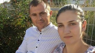 &ldquo;Mami e la ingeri!&rdquo; Baietelul Alexandrei, tanara ucisa de iubitul militar, a facut un gest sfasietor la capataiul mamei sale: &ldquo;Vrea doar sa o &hellip;&rdquo;
