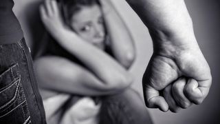 Au rapit-o de la casa de copii din Tulcea, i-au legat mainile si picioarele cu scotch, iar ce a urmat apoi este infiorator! Copila avea doar 16 ani