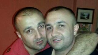 Ei sunt fratii proxeneti din Vaslui care si-au pus bile in penisuri pentru a provoca dureri prostituatelor violate in Spania! Cristian si Sebastian risca 600 de ani de puscarie!