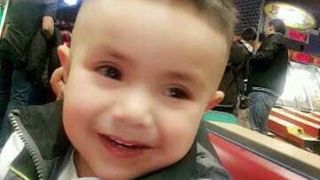 Oribil! Un copil de doi ani a fost decapitat de catre propriul tata. Trupul micutului a fost gasit intr-un sac de gunoi. Motivul crimei e infiorator