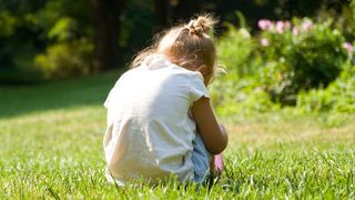 Asa ceva e inimaginabil. O fetita de trei ani, abuzata de un barbat de 45 de ani. Totul s-a intamplat in fata fratelui micutei. "Avea hainele sfasiate si sangera. A fost brutalizata"