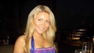 O vedeta cunoscuta, gasita fara suflare pe marginea drumului, a fost abuzata dupa moarte de unul dintre legisti