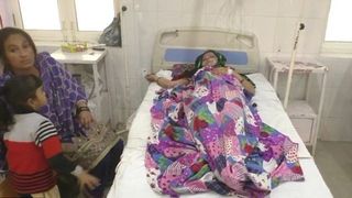 Se zbate intre viata si moarte pentru ca adus pe lume tot o fetita. Ce i-a facut sotul acestei femei este cumplit! Monstrul, care nu merita sa fie numit tata, a fost incurajat de parinti sa o distruga pe tanara mama