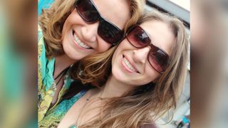 Si-au ucis cei 6 copii pentru ca le-au reclamat la Protectia Copilului! Este halucinant ce faceau acest cuplu de lesbiene cu copiii pe care ii luasera in plasament