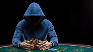Eşti as la poker? Ştii că a apărut un nou stil de a juca: Split Hold&rsquo;Em?