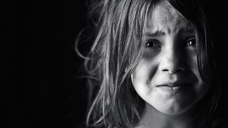 O fetita de 13 ani din Arad a nascut un copil in stare de descompunere