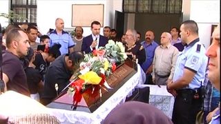 Mama micutei  Estera a lesinat de doua ori langa sicriul fetitei sale! Durere fara margini la Baia Mare, la inmormantarea fetitei violate si ucise fara mila