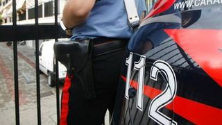 Locuinta unui roman, numita "casa ororilor" de italieni! Carabinierii s-au ingrozit cand au intrat in casa in care traiau si doi copii de 2 si respectiv 4 ani