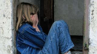 Fetita de 9 ani din Arges, batjocorita in drum catre scoala! Parintii au fost sfasiati cand au vazut cum a ajuns fiica lor acasa