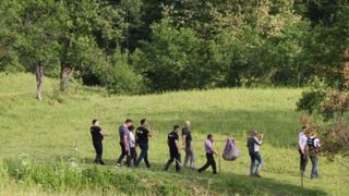 Crima terifianta in Bistrita! Cei trei agresori i-au taiat inclusiv organele genitale, in prezenta celor trei copii minori