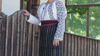 Cantareata de muzica populara, violata si batjocorita de fostul sot! Ce i-a facut barbatul ieri este INFIORATOR