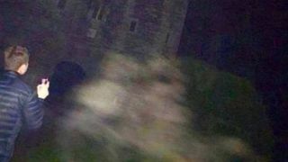 Putini rezista sa se uite la acest video! Doi baieti s-au dus sa filmeze o casa bantuita, dar au trait socul vietiilor! Peste ce au dat inauntru este TERIFIANT