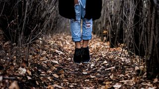 Cutremurator! Vecinul a vazut-o pe adolescenta atarnata de grinda casei! Fata lasase langa ea si biletul de adio prin care explica gestul