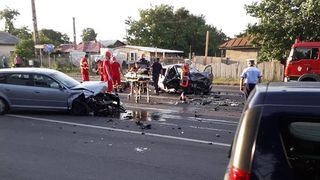 Accident groaznic in localitatea Bucov! Doua masini s-au ciocnit violent! Sunt patru victime