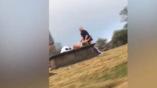 Nu s-au mai putut abtine. Si-au dat jos hainele si au inceput sa aiba relatii intime chiar pe un mormant! Imaginile rusinii sunt AICI