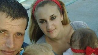 Cristina a fost ucisa in Spania chiar de tatal celor doua fetite ale lor! Crima s-a petrecut in prezenta micutelor, care cred ca mama lor doarme. Politia il cauta