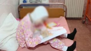 Adina cantarea doar 17 kilograme la 19 ani. Este revoltator cum s-a ajuns in asemeana situatie! Era hranita doar cu lapte de capra si apa cu zahar