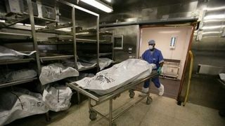 A fost implicata intr-un accident rutier. Medicii ajunsi la fata locului au declarat decesul. A doua zi cand au mers la morga, rudele au avut parte de socul vietii lor