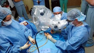 Execuţia şcolii rom&acirc;neşti de transplant hepatic costă un miliard