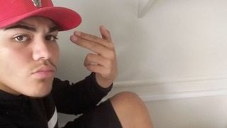 A fost violată &icirc;n repetate r&acirc;nduri de faţa cu fetiţa sa. Violatorul nu s-a mulţumit doar cu at&acirc;t şi a obligat-o să facă un gest umilitor