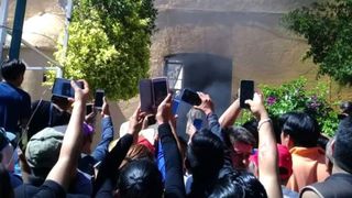 Doi oameni au fost arşi de vii, din cauza unor zvonuri false răspândite pe WhatsApp. Scena terifiantă a fost LIVE pe Facebook