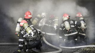 INCENDIU &icirc;ntr-un bloc de pe Bulevardul Ion Mihalache din Capitală. O persoană a murit