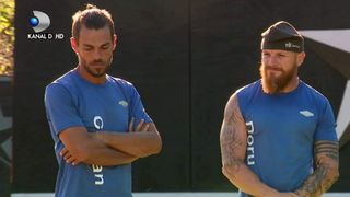 Războinicul Ciprian Silaşi le-a purtat noroc colegilor din faţa televizorului: &rdquo;Cu g&acirc;ndul la ai mei. Port şosetele pe care le purtam şi acolo, şi care ne aduceau noroc deseori!&rdquo; FOTO