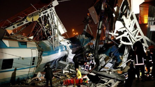 Accident feroviar cumplit! Sunt PATRU morți și ZECI de răniți după ce două trenuri s-au ciocnit în apropierea capitalei