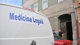 Crimă oribilă &icirc;n V&acirc;lcea! Și-a ucis cu s&acirc;nge rece propria mamă. A lovit-o și apoi a sugrumat-o