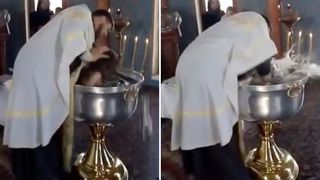 Imagini șocante la un botez! Preotul o bagă cu forța pe fetiță cu capul sub apă: "Trebuie eliberată de Satana"