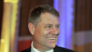 Iohannis a glumit &icirc;n fața jurnaliștilor străini despre "vestele galbene": "Avem și noi &icirc;n mașini..."