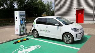 Marea problemă a deținătorilor de mașini electrice din România! Deși o astfel de mașină aduce multe beneficii, autoritățile le pun bețe în roate proprietarilor