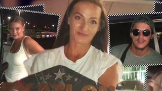 Primele imagini cu finaliştii de la Exatlon pe aeroportul din Dominicană! Campioana Betty: &rdquo;M-am lăsat &icirc;n m&acirc;inile lui Dumnezeu&rdquo;