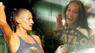 Beatrice ”defilează” cu trofeul EXATLON la Santo Domingo! Trofeul are 23 kilograme şi e realizat din marmură şi argint