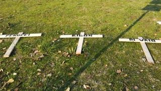 Serie A. Fanii echipei Bologna au pus trei cruci la intrarea în baza de antrenament