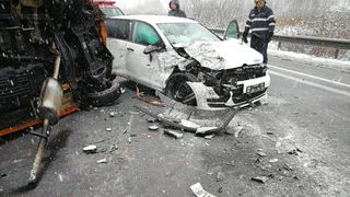 Plan ROȘU de intervenție. Accident grav în Sibiu. Aproximativ 16 persoane sunt implicate. Circulaţia este întreruptă pe ambele sensuri