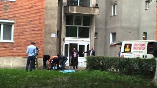 Caz șocant &icirc;n Capitală. S-a aruncat de pe bloc, la 15 ani, din cauza problemelor &icirc;n dragoste