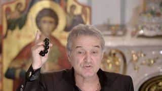 Gigi Becali, gest frumos de Sărbători. Îi cumpără o căsuță unei femei care crește cinci copii și e abuzată de soț 