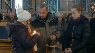 Lumina sf&acirc;ntă de la Betleem a ajuns la noi &icirc;n țară! Cum a fost adusă flacăra ce vestește nașterea M&acirc;ntuitorului