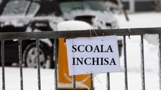 Părinții ar putea avea liber &icirc;n zilele &icirc;n care școlile sunt &icirc;nchise din cauza vremii. Iată care este proiectul de lege