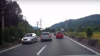 Șoferii care &icirc;ncalcă regulile ar putea fi dați de gol de colegii de trafic care &icirc;i filmează! Ei ar putea primi amenzi usturătoare pe baza probelor video